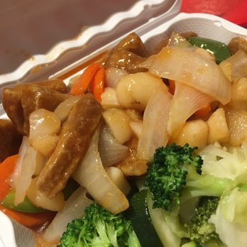 Wok N Roll - Vegan  orange chicken and vegetable plate - Ramen Near Me - Long Beach, California