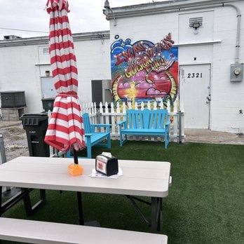 Funky Munky Shaved Ice - A nice little seating area - Shaved Ice Near Me - Galveston, Texas