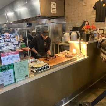 Fikscue Craft BBQ - Cashier takes the order, tells the carver, cuts and weighs the meat, tells the cashier, charge the bill, wait on the side for the food. - Barbeque Near Me - Alameda, California