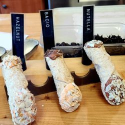 Italia Bakery - Cannoli