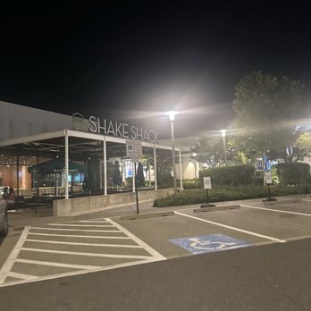 Shake Shack Cabin John - Burgers Near Me - Potomac, Maryland Shake Shack Cabin John - Burgers Near Me - Potomac, Maryland