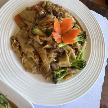 Lone Tree Thai Cuisine - Thai Near Me - Brentwood, California