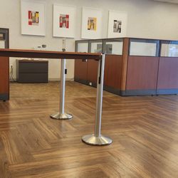 Wells Fargo Bank - Chill space not busy on a Monday at 1pm