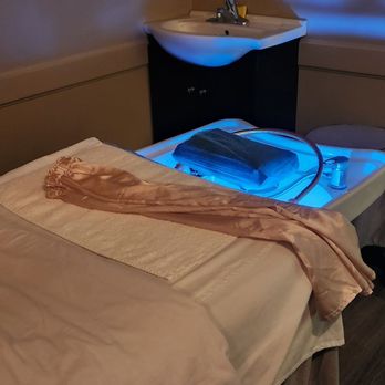 Chillax Spa - Private room for head massage - Day Spas Near Me - Burnaby, British Columbia