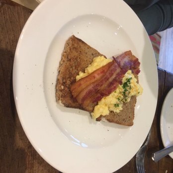 Brooks Guesthouse - Sourdough,streaky bacon and scrambled eggs - Guest Houses Near Me - Bristol, BST