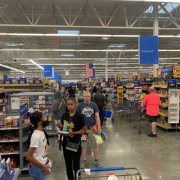 THE LINE!!!! Which meets the OTHER LINE AROUND THE STORE IN THE MIDDLE THE LINE!!!! Which meets the OTHER LINE AROUND THE STORE IN THE MIDDLE
