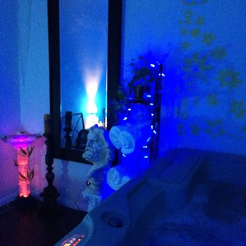 LA Body Lounge - Beautiful atmosphere in the Jacuzzi room - Skin Care Near Me - North Hollywood, California LA Body Lounge - Beautiful atmosphere in the Jacuzzi room - Skin Care Near Me - North Hollywood, California
