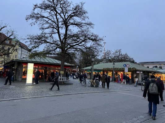 Viktualienmarkt by null