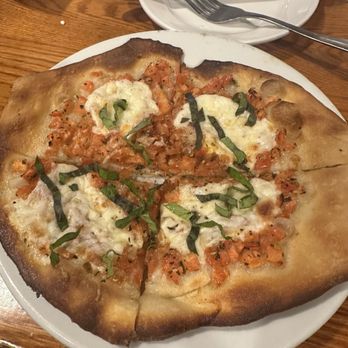 Lui Lui - Personal pan Margherita Pizza - Italian Near Me - West Lebanon, New Hampshire Lui Lui - Personal pan Margherita Pizza - Italian Near Me - West Lebanon, New Hampshire