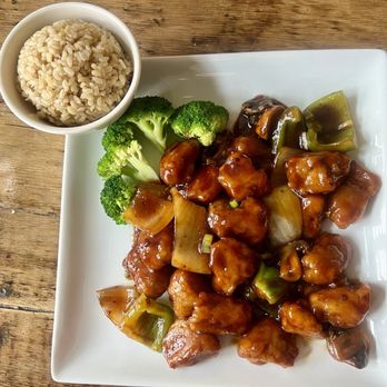 Amituofo Vegan Cuisine - General Tso's "Chicken" - Asian Fusion Near Me - Brooklyn, New York