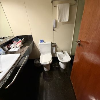 Hilton Hotels & Resorts - Tight bathroom - Hotels Near Me - Rio de Janeiro, RJ Hilton Hotels & Resorts - Tight bathroom - Hotels Near Me - Rio de Janeiro, RJ