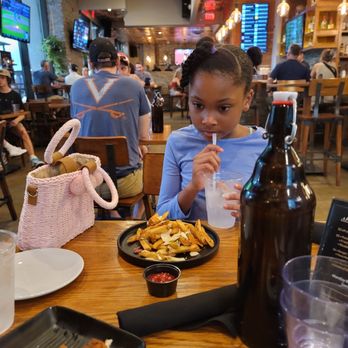 Courthaus Social - Sipping up - Sports Bars Near Me - Arlington, Virginia