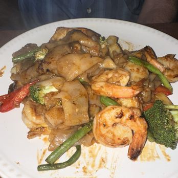 Imm Thai - Shrimp Drunken Noodle ($16) - Thai Near Me - Clark, New Jersey