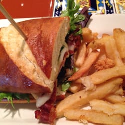 Chili's Grill & Bar - Chicken, bacon & avacado