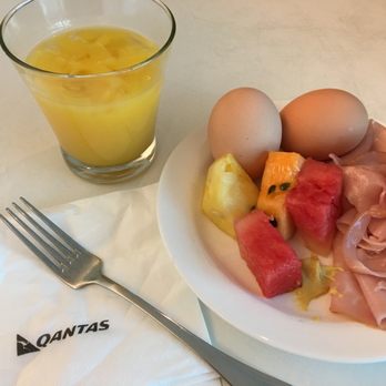 Qantas Club Lounge - Breakfast is served - Airport Lounges Near Me - Mascot, NSW