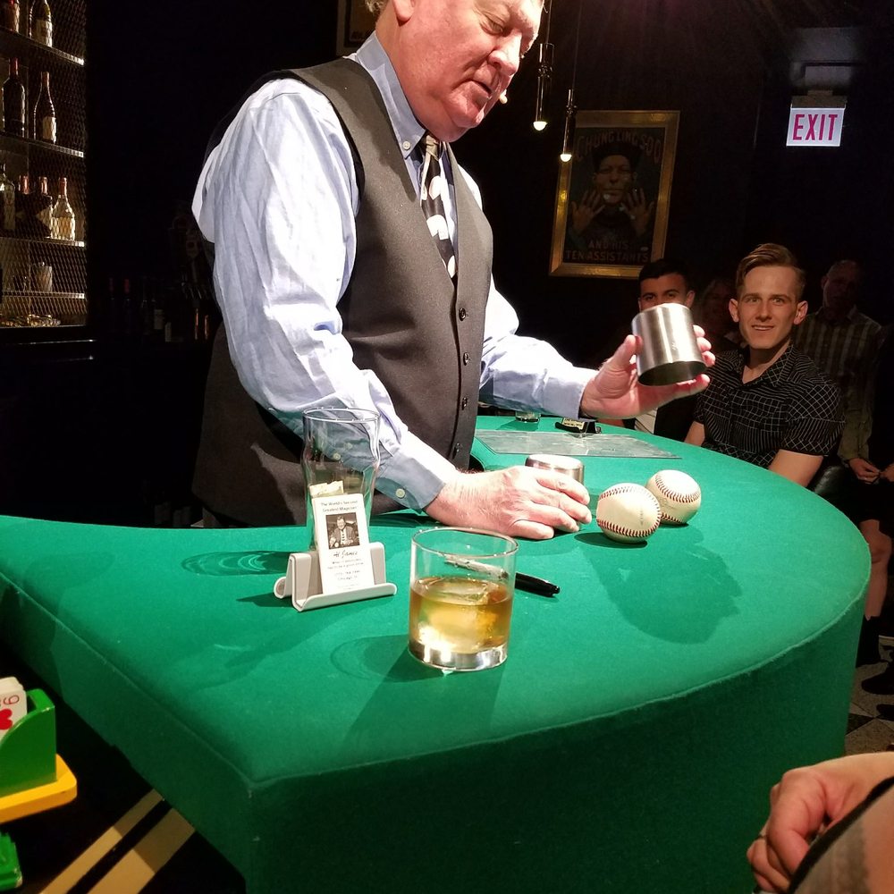 Chicago Magic Lounge - Magician at the bar. - Magicians Near Me - Chicago, Illinois