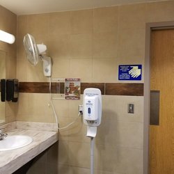 Pilot - Snyder - Cool hand sanitizer touch less