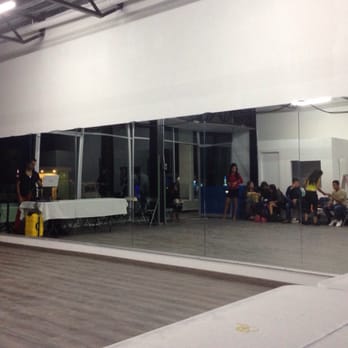 Latin Madness - En el social de la pre-inauguración para los bailarines y estudiantes. - Dance Studios Near Me - San Andrés Cholula, PUE