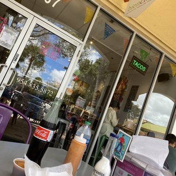 Bien Chido - Outdoor sitting waiting for the tacos. - Mexican Near Me - Plantation, Florida