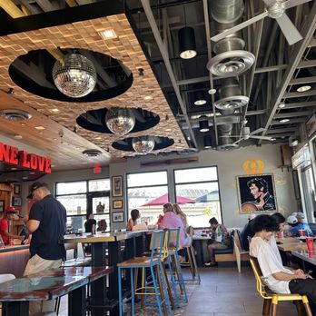 Raising Cane's Chicken Fingers - Fast Food Near Me - El Segundo, California