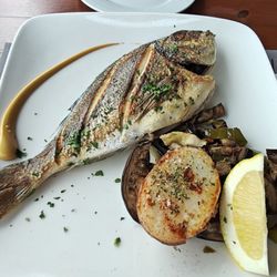 La Fragata - 01.10.2026 Dorade vom Grill mit einer halben (!) Kartoffel und ein bisschen Gemüse 22,80€