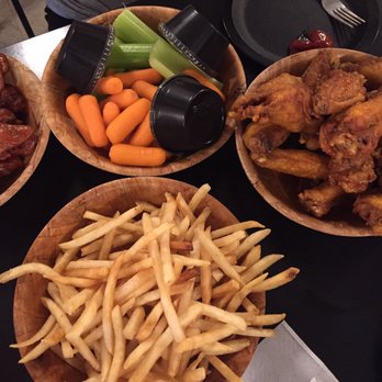 Duff's Famous Wings - American Near Me - Amherst, New York Duff's Famous Wings - American Near Me - Amherst, New York