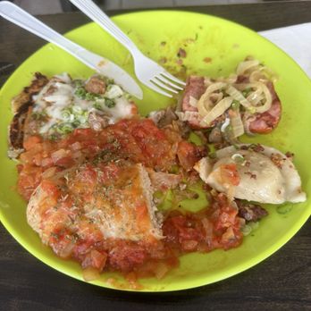 Highlander's Grill - Highlander Sample Plate ($15.99) - American Near Me - Hickory Hills, Illinois