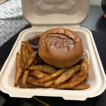 Alaskan Burger & Brew - Texas Cheeseburger #08 - Beer, Wine & Spirits Near Me - Anchorage, Alaska