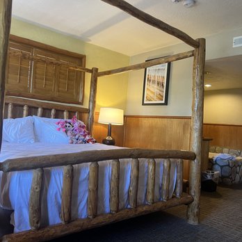 Holiday Inn The Lodge at Big Bear Lake - Big Bear, CA