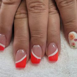 I did my pinky and pointer with roses. Nail shape is narrow square.