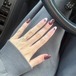 Clover Nail Bar - Love the dip & it doesn't ruin my nails