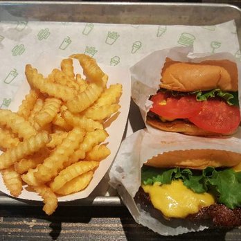 Shake Shack Tysons Corner - Yummy burgers - Burgers Near Me - McLean, Virginia Shake Shack Tysons Corner - Yummy burgers - Burgers Near Me - McLean, Virginia
