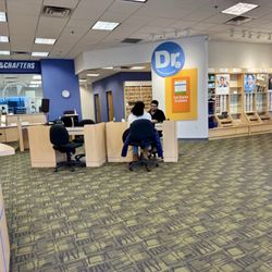 LensCrafters - Spacious interior