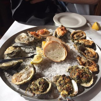 Half Shell Oyster House - Sampler Oyster～ Yummy - Seafood Near Me - Biloxi, Mississippi