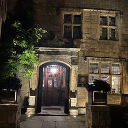 The Lygon Arms - Hotel entrance