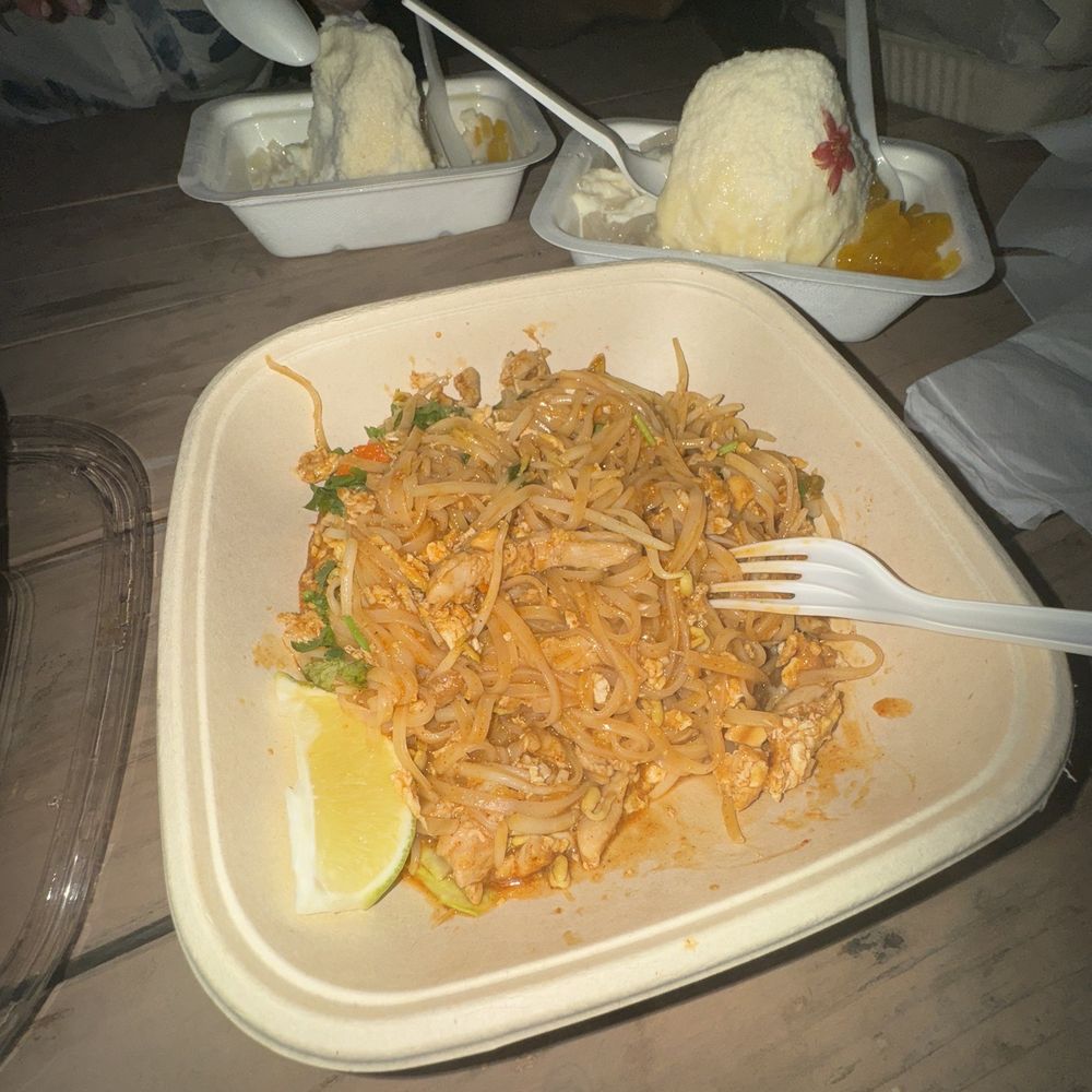 Thai Mee Up - Chicken Pad Thai - Food Trucks Near Me - Kihei, Hawaii Thai Mee Up - Chicken Pad Thai - Food Trucks Near Me - Kihei, Hawaii