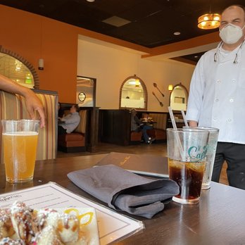 Il Cappero Lansdowne - a man wearing a face mask in a restaurant - Italian Near Me - Leesburg, Virginia Il Cappero Lansdowne - a man wearing a face mask in a restaurant - Italian Near Me - Leesburg, Virginia