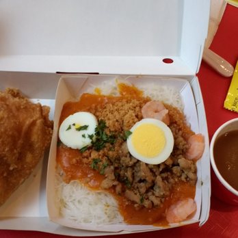 Jollibee - Just get the palabok + chicken. Can't go wrong. - Fast Food Near Me - Woodside, New York Jollibee - Just get the palabok + chicken. Can't go wrong. - Fast Food Near Me - Woodside, New York