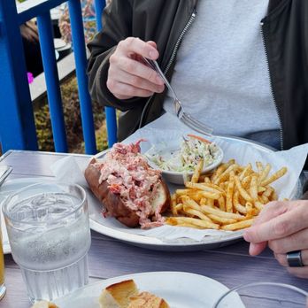 Sam's Chowder House - Sourdough bread (so good) & dressed Lobster roll dinner (just okay) - Seafood Near Me - Half Moon Bay, California