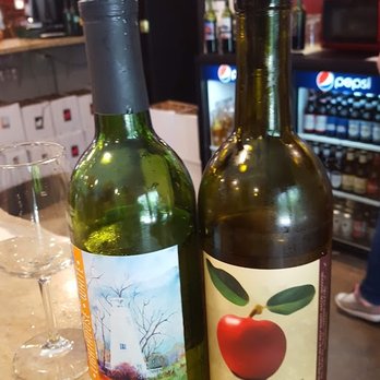 Cave Hollow West Winery - Great Looking Wine Labels - Wine Bars Near Me - Hannibal, Missouri