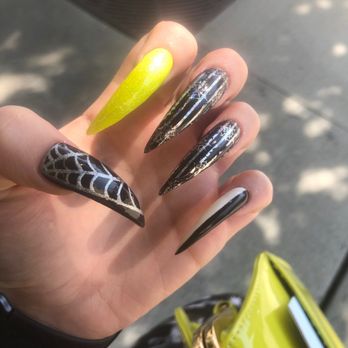 ILLUM Nail Arts - Halloween beetlejuice set - Nail Technicians Near Me - Santa Cruz, California