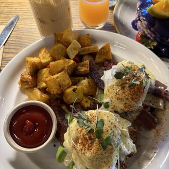 The Hideout Kitchen - Bacon Benedict - New American Near Me - Lafayette, California The Hideout Kitchen - Bacon Benedict - New American Near Me - Lafayette, California