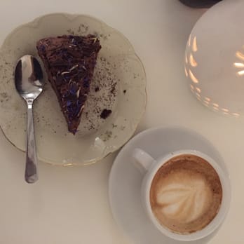 Kafé Agnez - Vegan brownie mocha with cortado - Cafes Near Me - Malmö, M