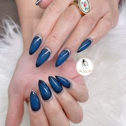 Odd Nail Out - Gel X extension 
Odd nail out:323-641-7718