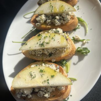 Mia Cafe and Wine Bar - Pear and blue cheese on crostini - Wine Bars Near Me - Kirkland, Washington