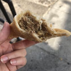 DECOO RESTAURANT - Pernil empanada