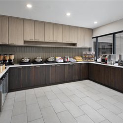 DoubleTree by Hilton Detroit Novi - Breakfast Area