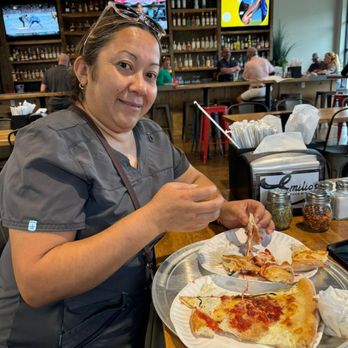 Emilio's Pizza Kitchen - Espectacular almuerzo después el trabajo - Pizza Near Me - Fort Mill, South Carolina Emilio's Pizza Kitchen - Espectacular almuerzo después el trabajo - Pizza Near Me - Fort Mill, South Carolina