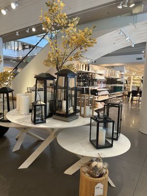 Crate & Barrel by null