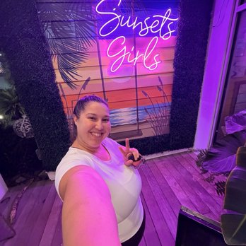 Sunsets Waterfront Dining - Mt Pleasant - Sunset girl - New American Near Me - Mt Pleasant, South Carolina Sunsets Waterfront Dining - Mt Pleasant - Sunset girl - New American Near Me - Mt Pleasant, South Carolina